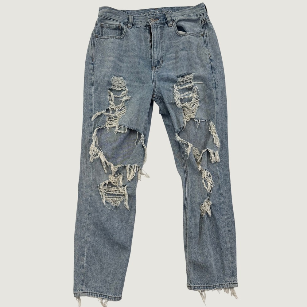 American Eagle Mom Jeans Light Wash Distressed Ripped Denim Size 8 Regular